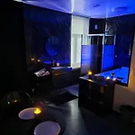 La Gold Wellness Jacuzzi & Sauna * סרה