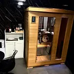 La Gold Wellness Jacuzzi & Sauna סרה