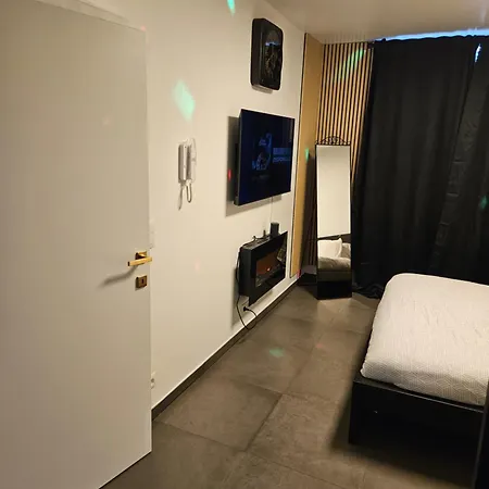 La Gold Jacuzzi