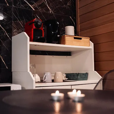 La Gold Wellness Jacuzzi & Sauna アパート