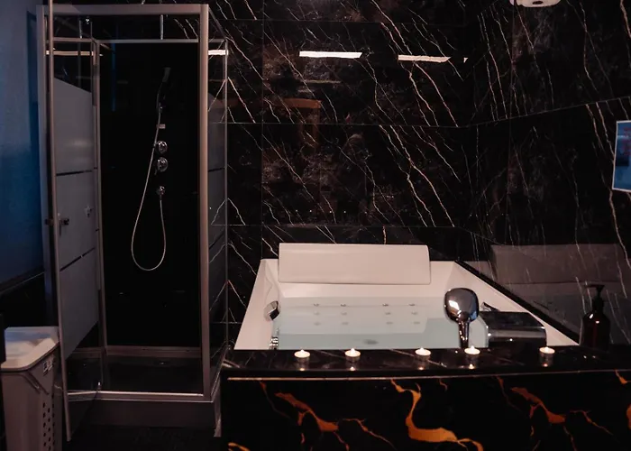 La Gold Wellness Jacuzzi & Sauna Lejlighed